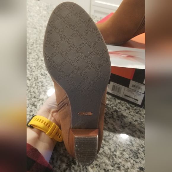 Vionic Upton genuine leather boots - Picture 2 of 4